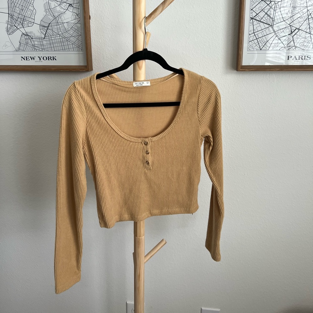 Long sleeve, ribbed crop top